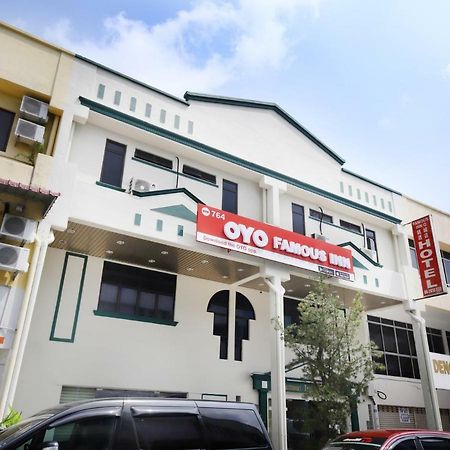 Oyo 746 ホテル フェーマス イン Malacca エクステリア 写真