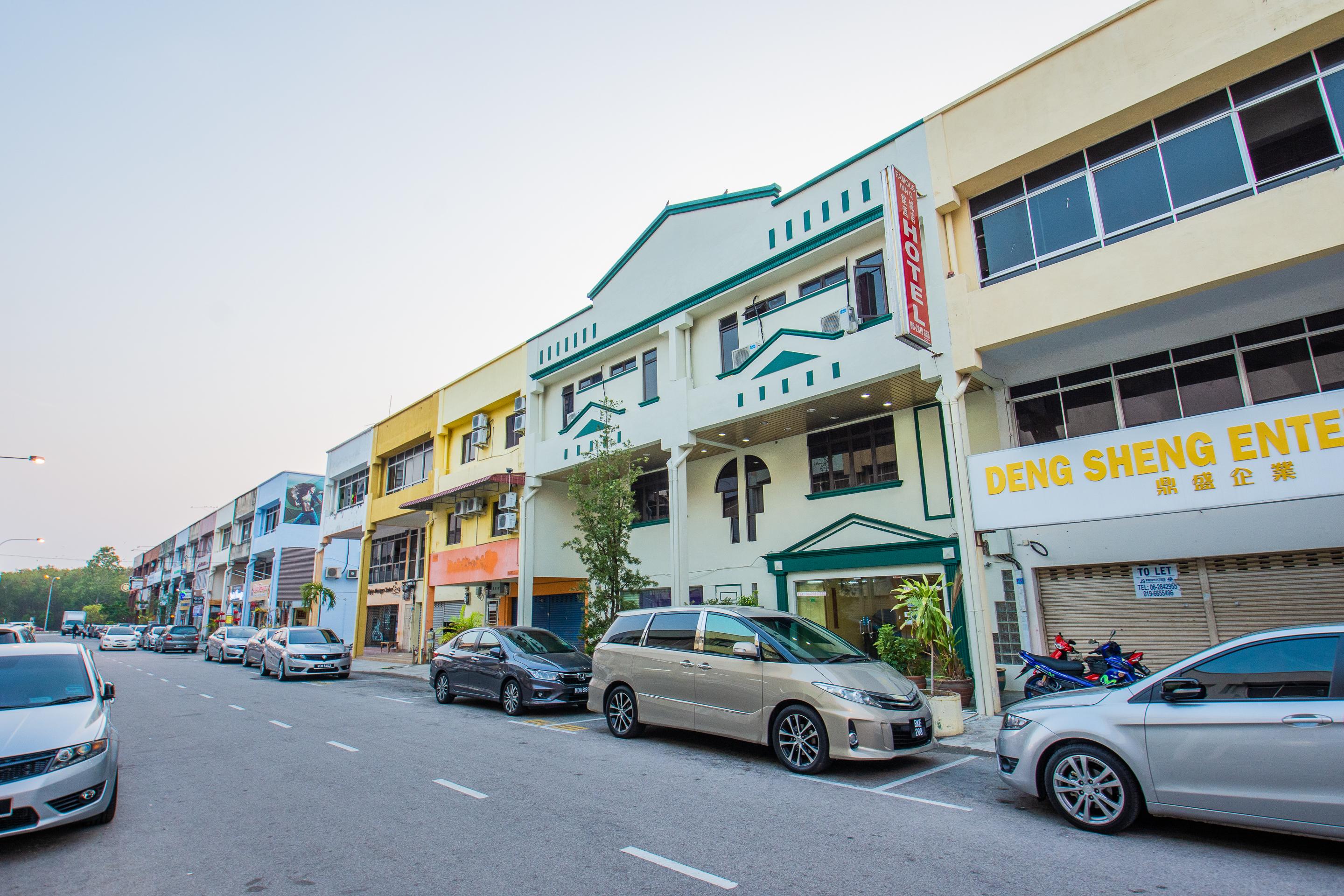 Oyo 746 ホテル フェーマス イン Malacca エクステリア 写真